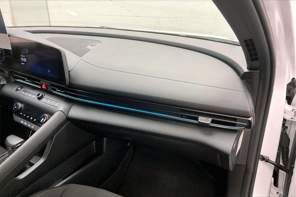 Certified 2025 Hyundai Elantra SEL image 14