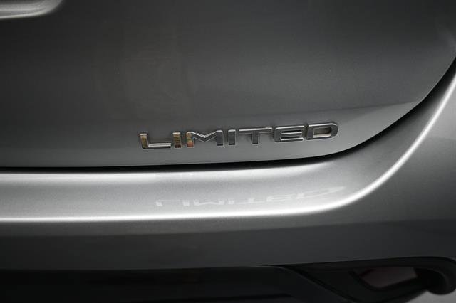 Used 2021 Toyota Highlander Limited FWD image 5