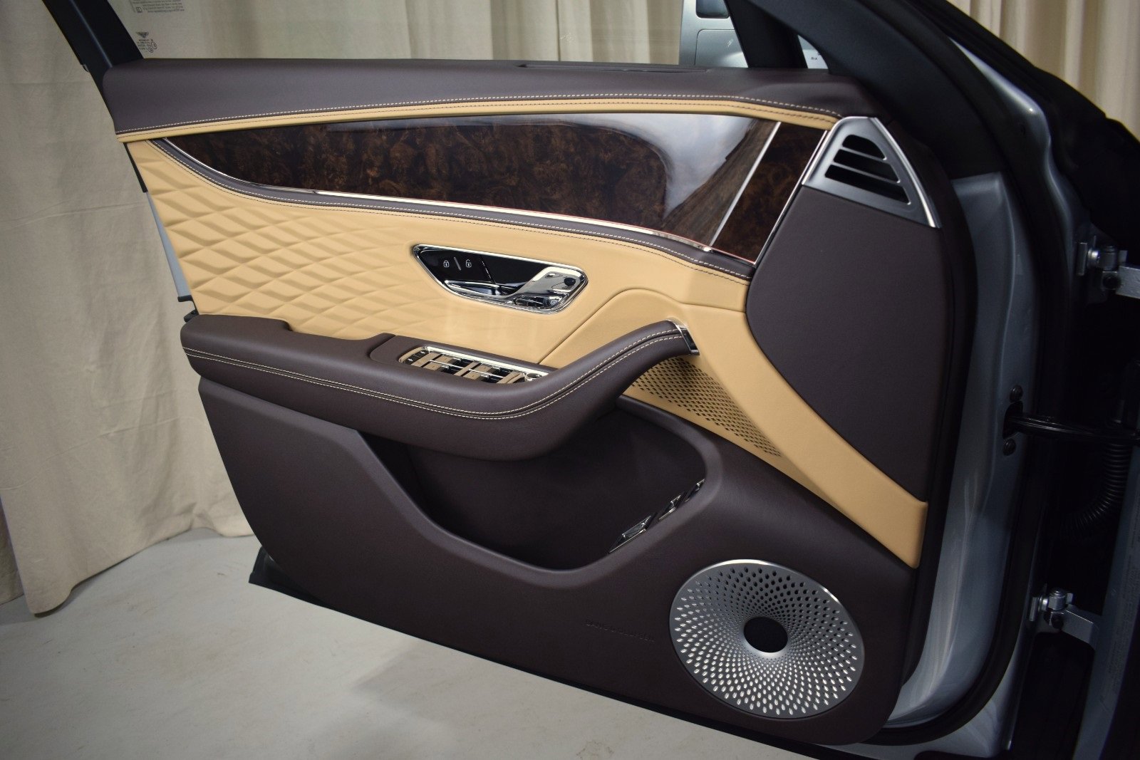 New 2026 Bentley Flying Spur Azure image 36