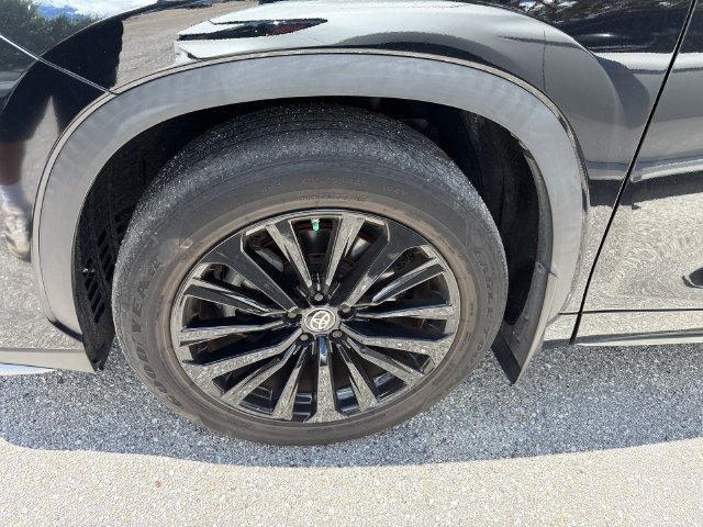 Used 2023 Toyota Highlander XSE FWD image 4