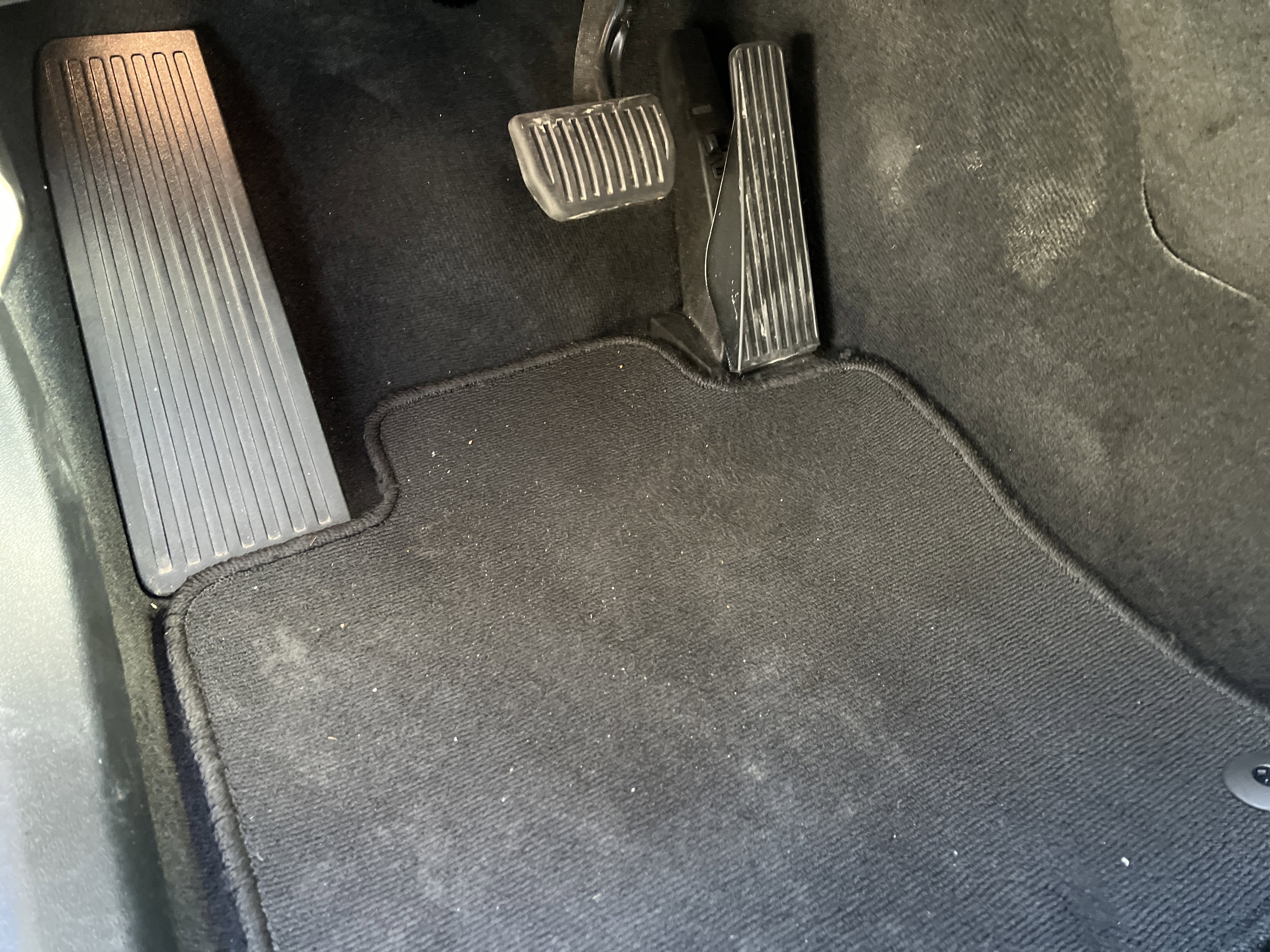 Used 2025 Volvo XC60 B5 Plus w/ Climate Package image 17