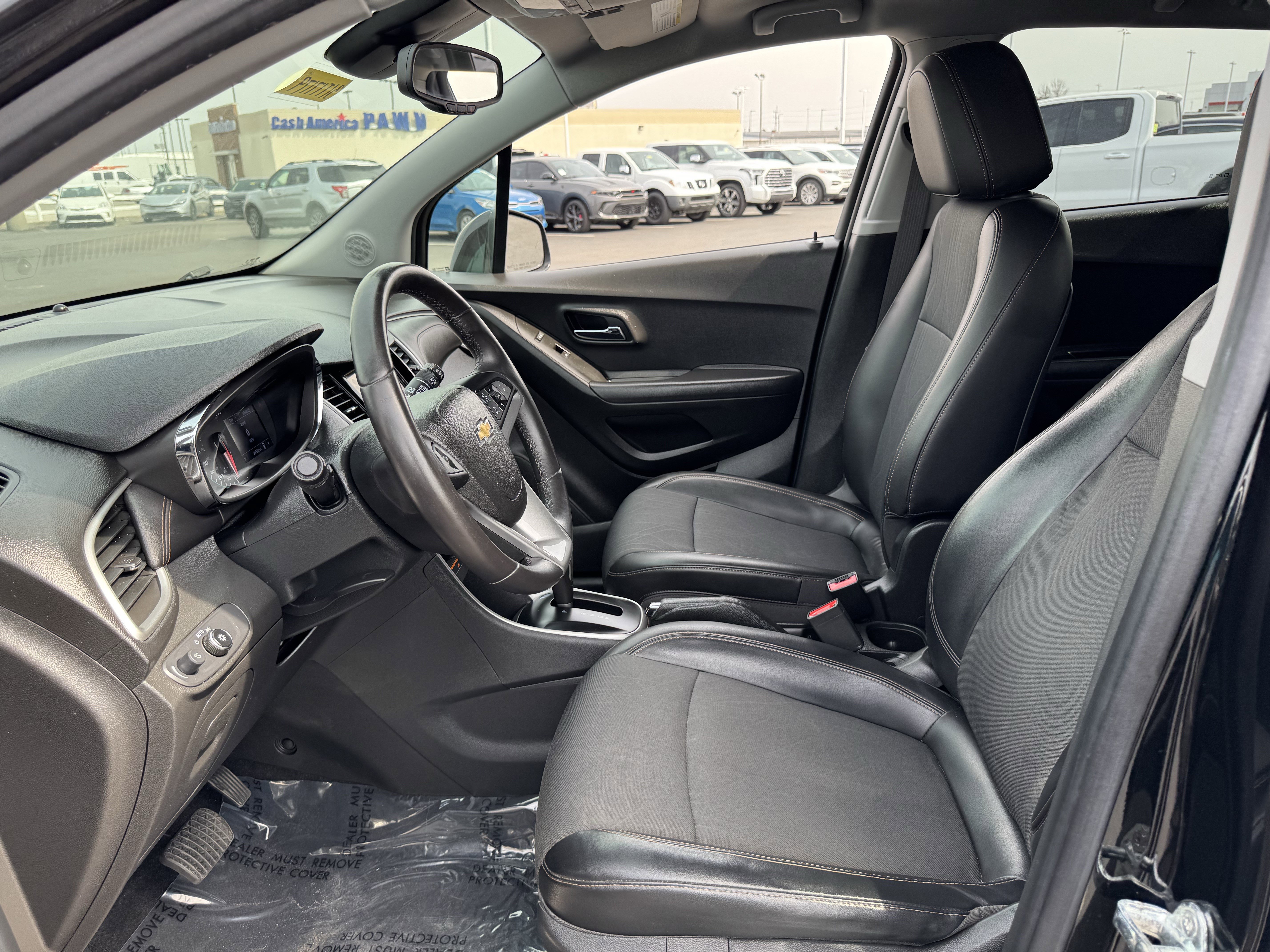 Used 2019 Chevrolet Trax LT w/ LT Convenience Package image 4