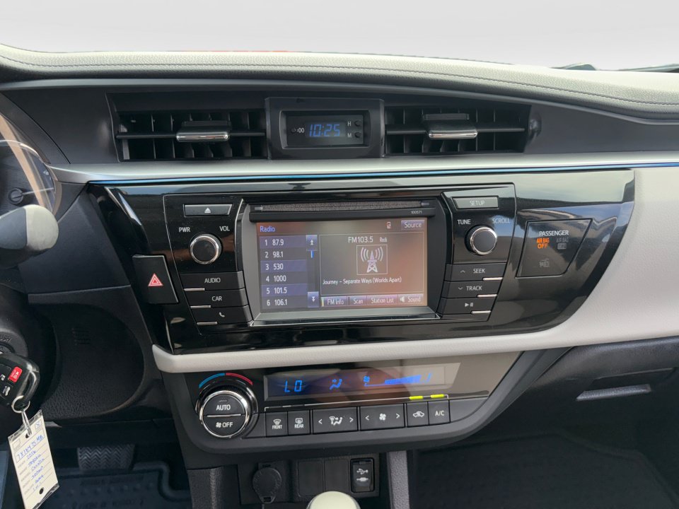 Used 2016 Toyota Corolla LE FWD image 17