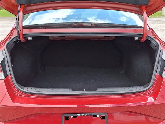 Used 2023 Hyundai Elantra SEL w/ Cargo Package image 28