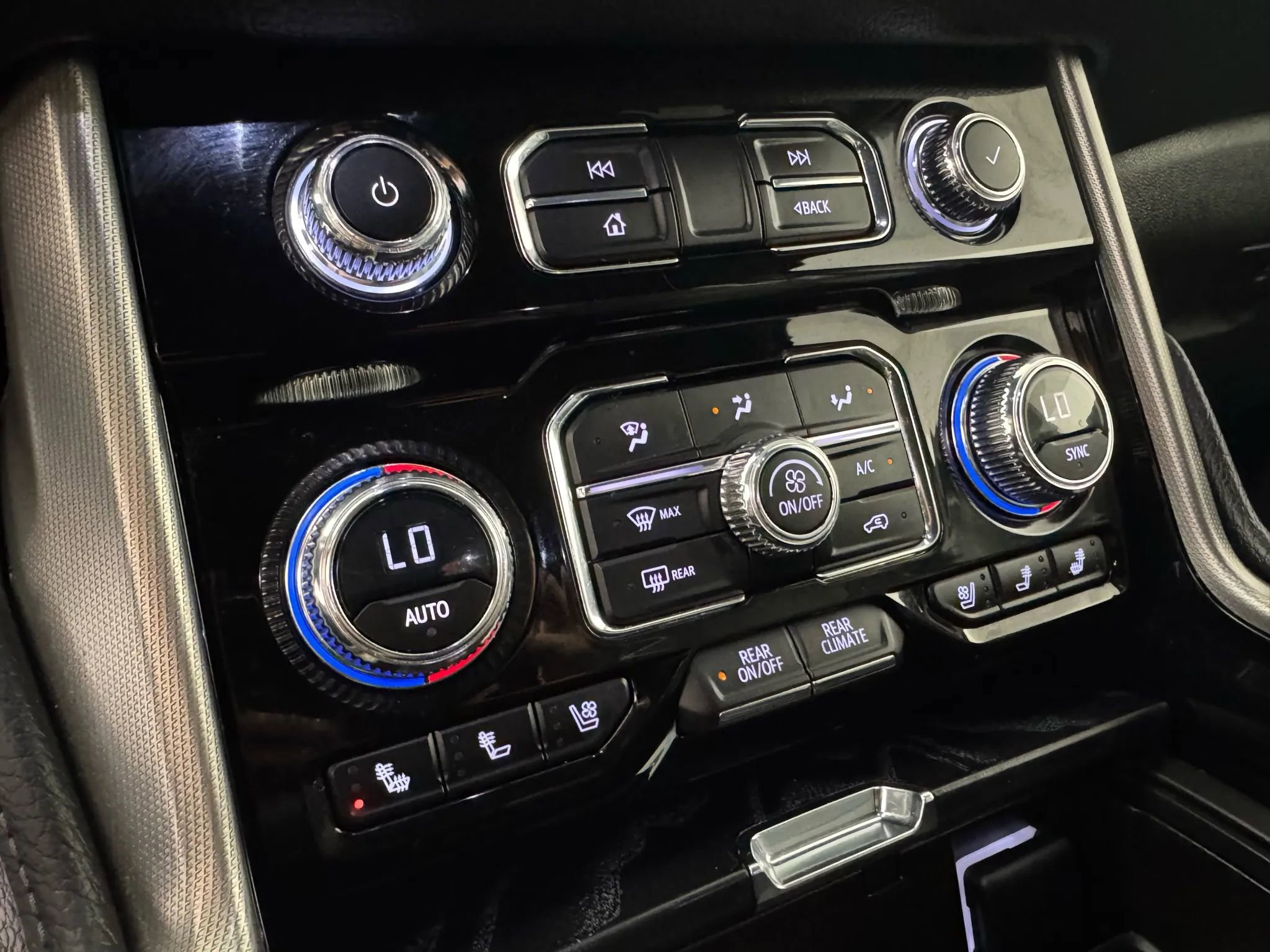 Used 2023 GMC Yukon XL Denali image 23