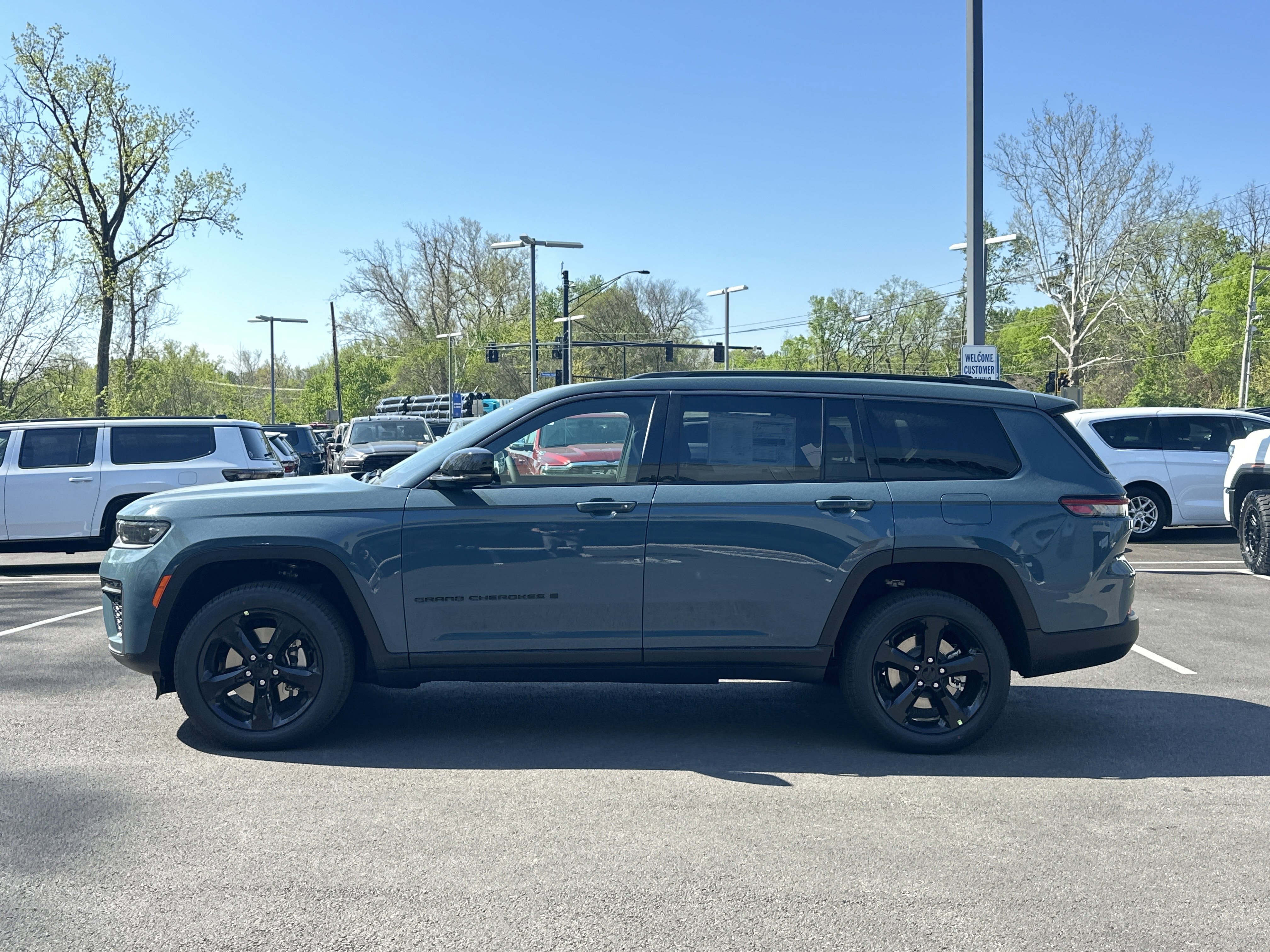 New 2026 Jeep Grand Cherokee L Limited w/ Limited Altitude Package AWD/4WD image 23