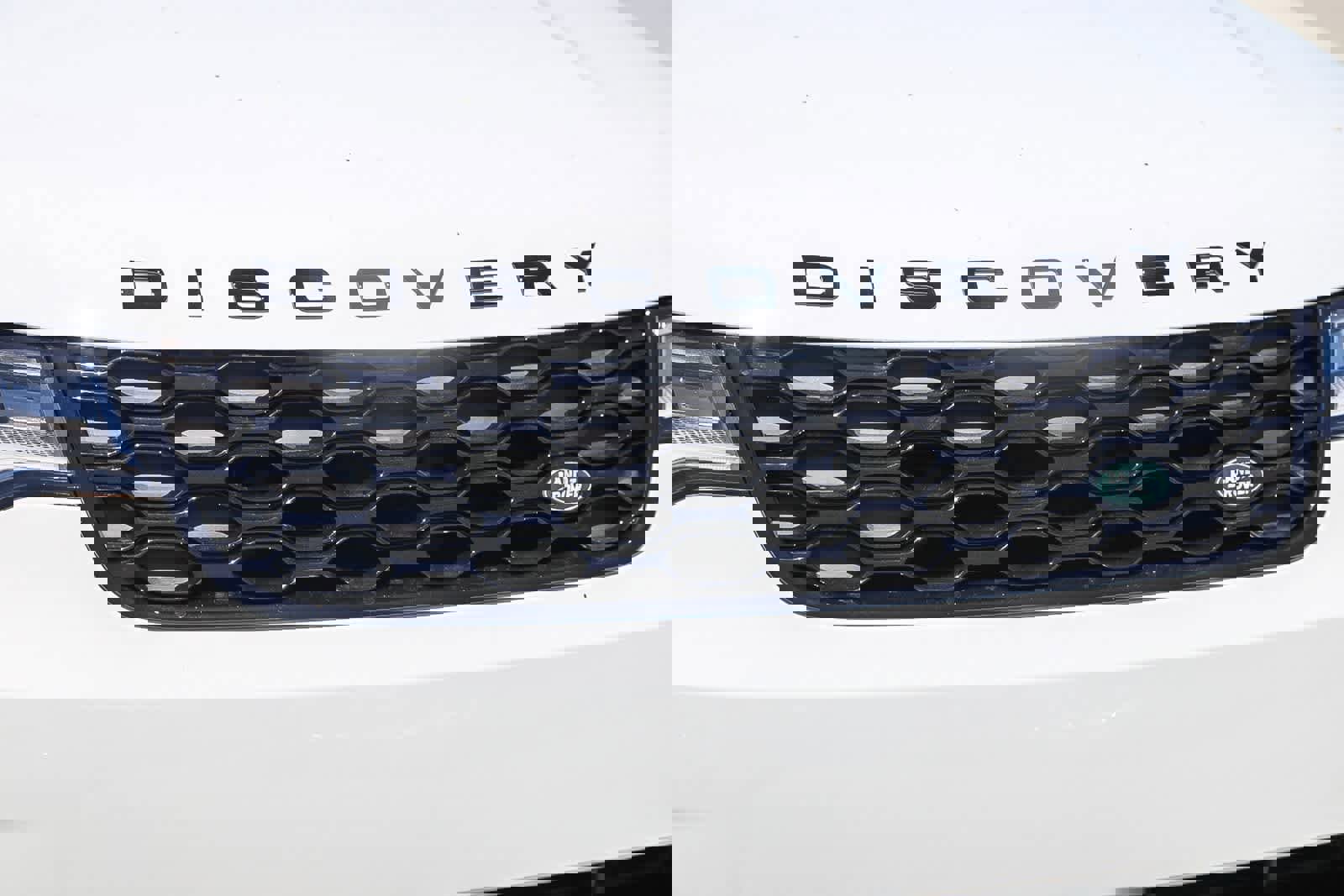 New 2025 Land Rover Discovery Dynamic SE image 8