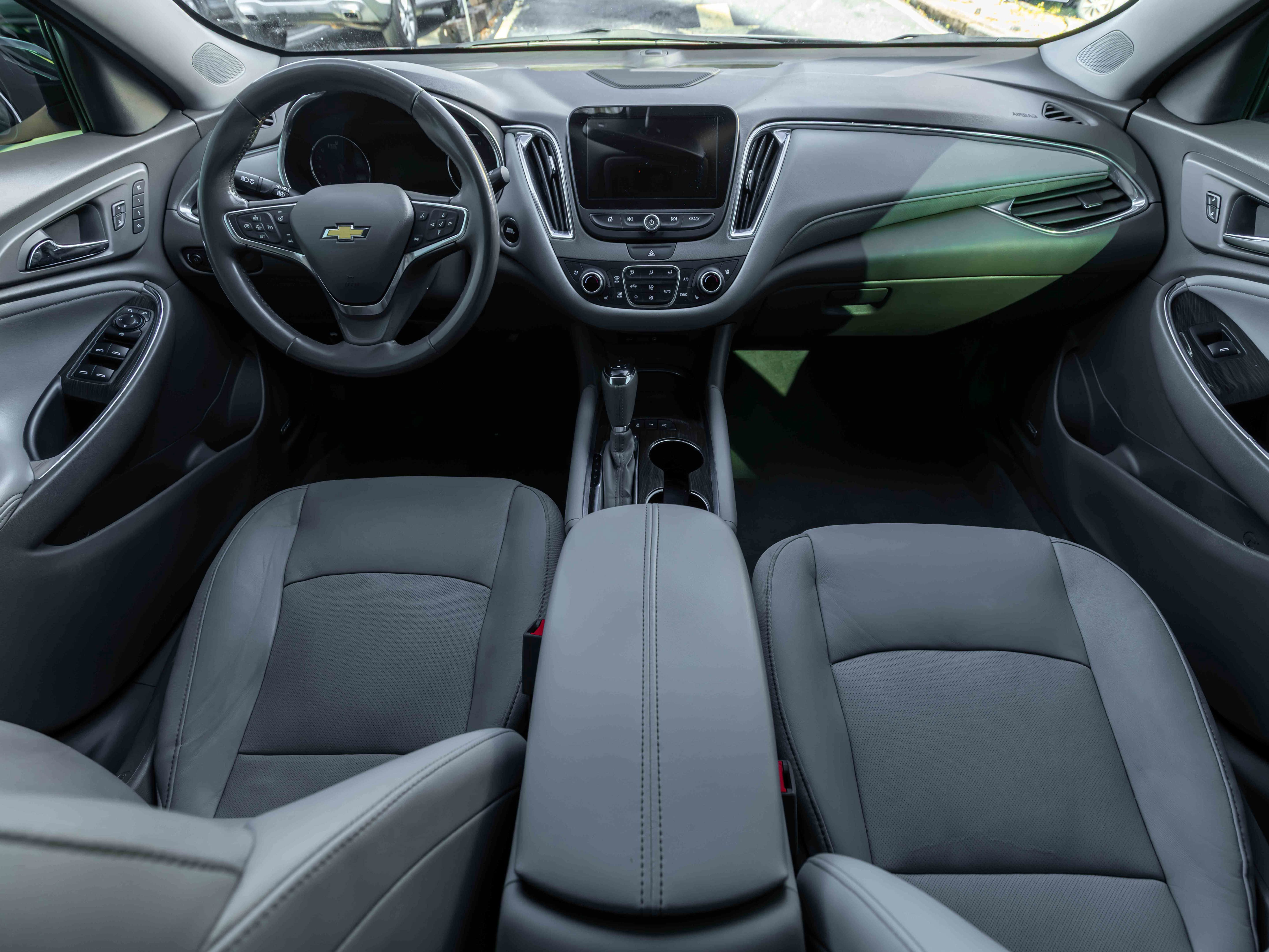 Used 2019 Chevrolet Malibu Premier w/ Sun and Wheel Package image 5