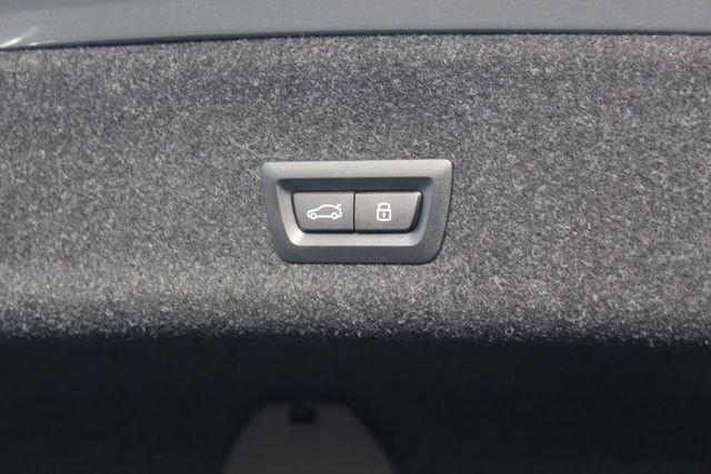 New 2026 BMW 330i xDrive Sedan w/ Premium Package image 8