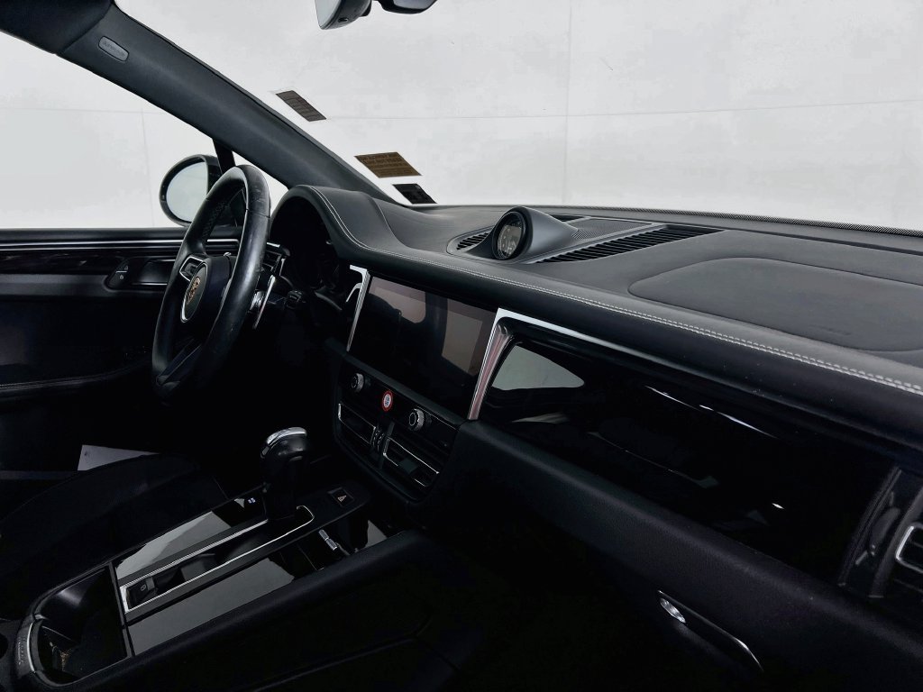 Certified 2024 Porsche Macan S AWD/4WD image 31