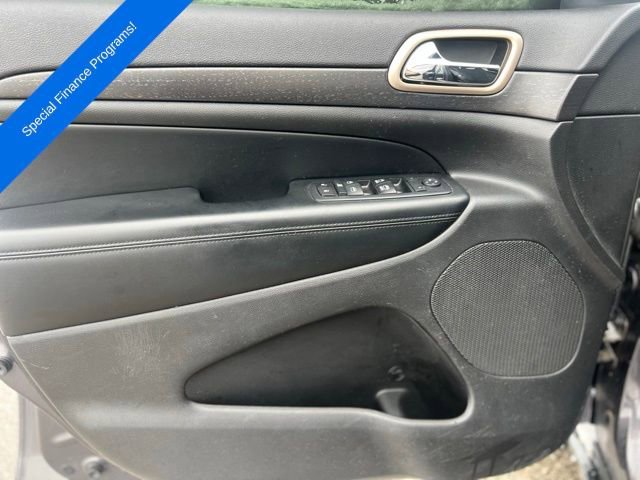 Used 2017 Jeep Grand Cherokee Laredo w/ Quick Order Package 23E image 11