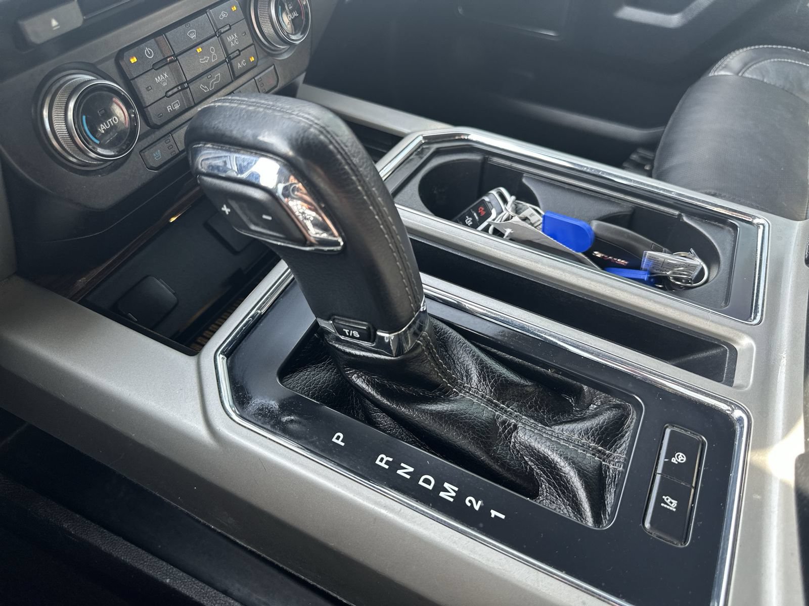 Used 2016 Ford F150 Lariat w/ Equipment Group 502A Luxury AWD/4WD image 16