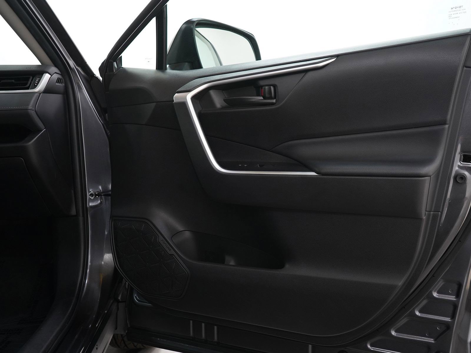 Used 2021 Toyota RAV4 LE AWD/4WD image 9