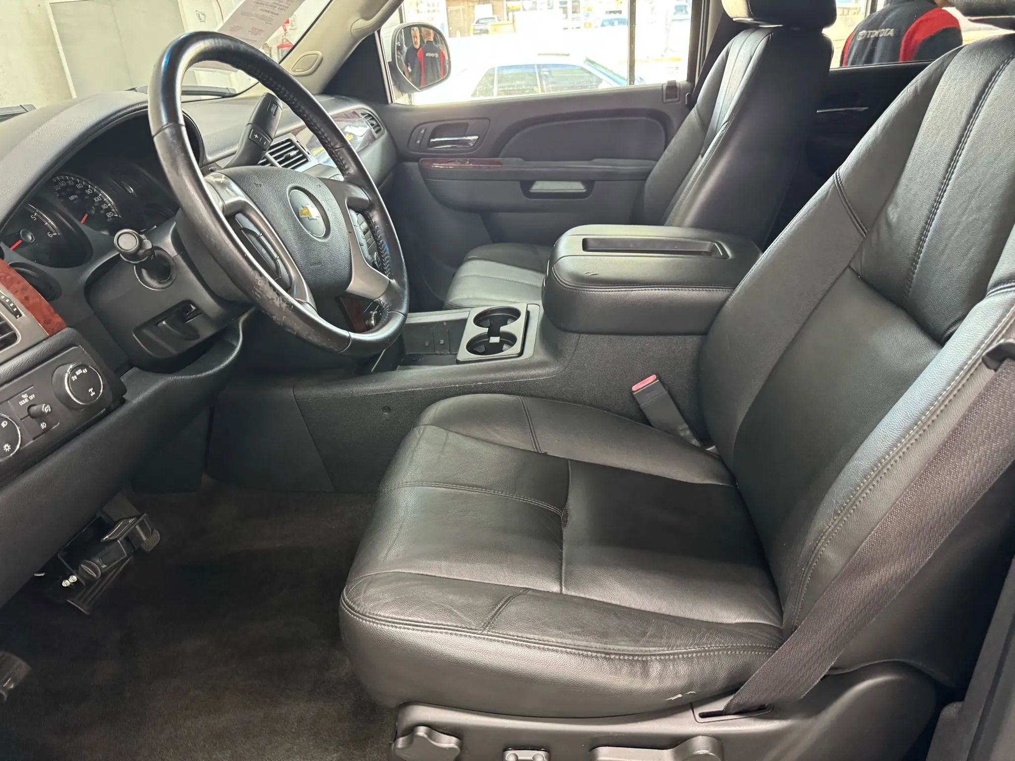 Used 2012 Chevrolet Suburban LT image 2