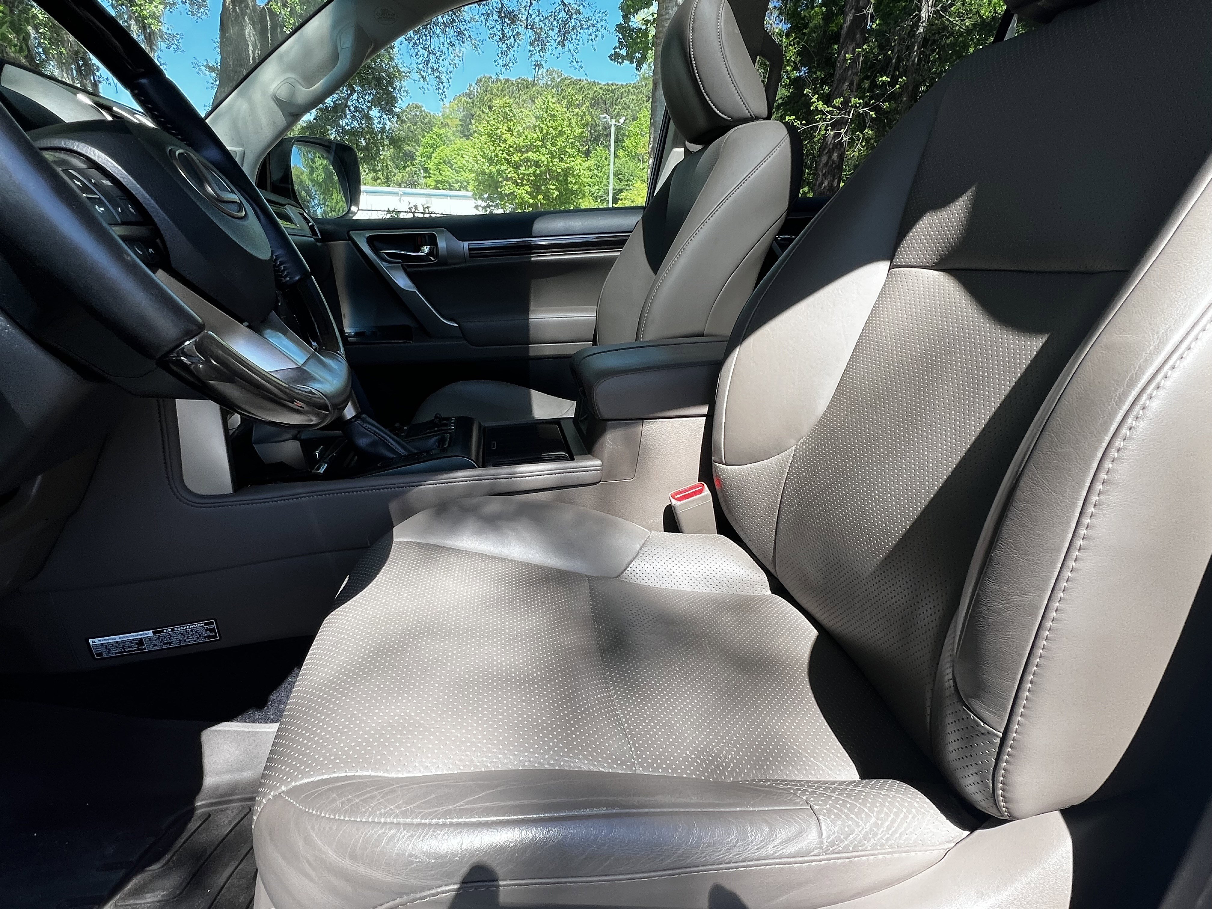 Used 2020 Lexus GX 460 Luxury w/ Accessory Package image 17