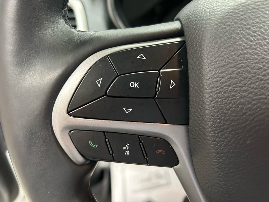 Used 2019 Jeep Grand Cherokee Altitude image 11