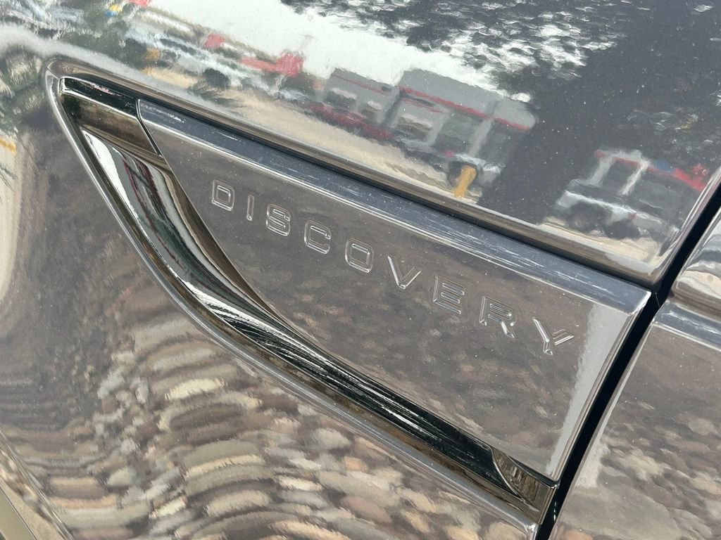 Used 2024 Land Rover Discovery S AWD/4WD image 16