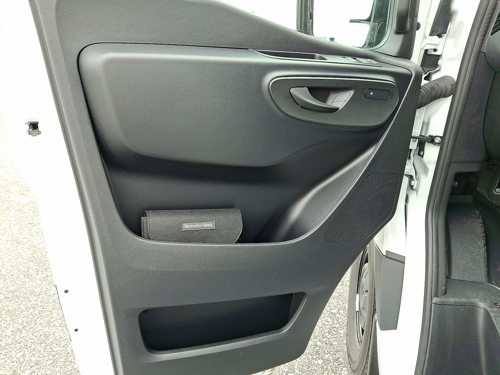 Used 2025 Mercedes-Benz Sprinter 2500 image 13