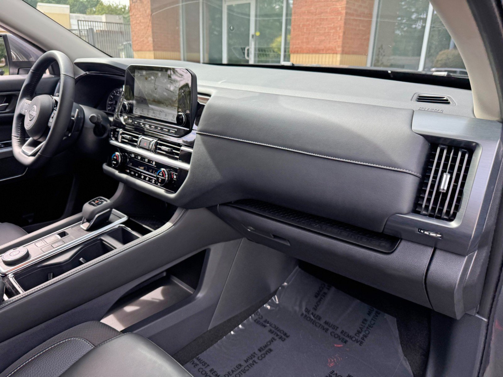 Used 2025 Nissan Pathfinder SL AWD/4WD image 13