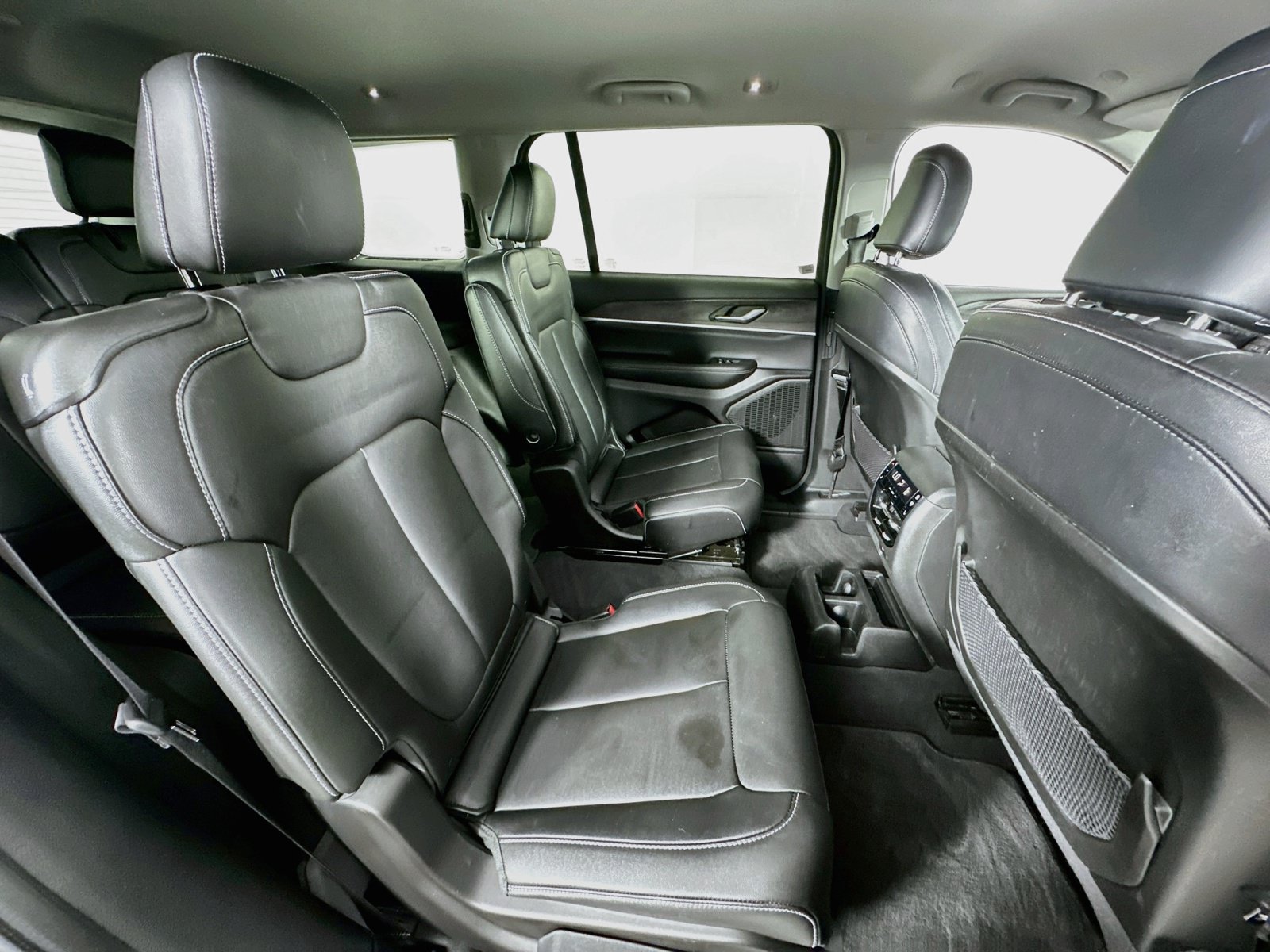 Used 2023 Jeep Grand Cherokee L Limited RWD image 28