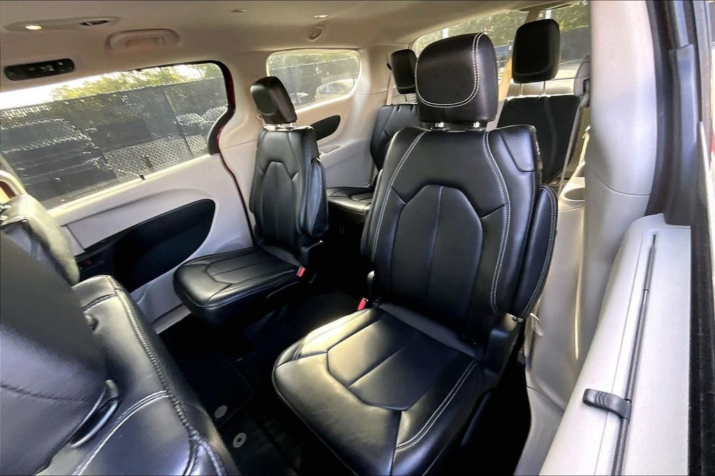 Used 2024 Chrysler Pacifica Touring-L image 22