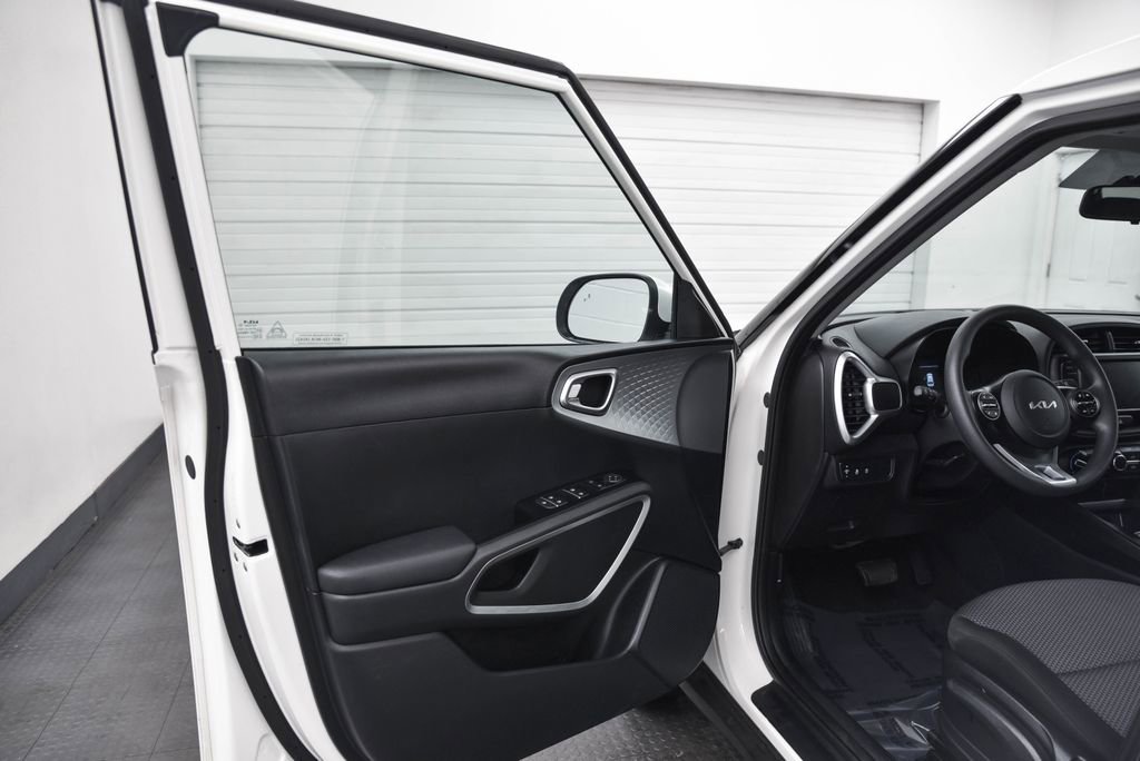 Used 2024 Kia Soul LX w/ Option Group 015 image 11