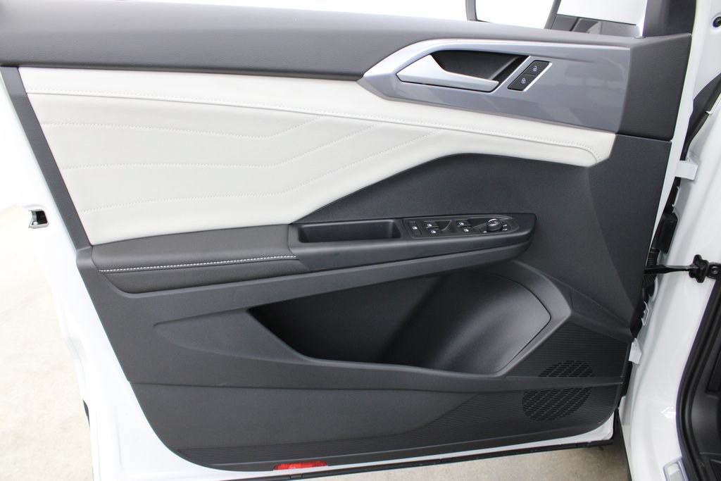 New 2026 Volkswagen Taos SEL AWD/4WD image 17