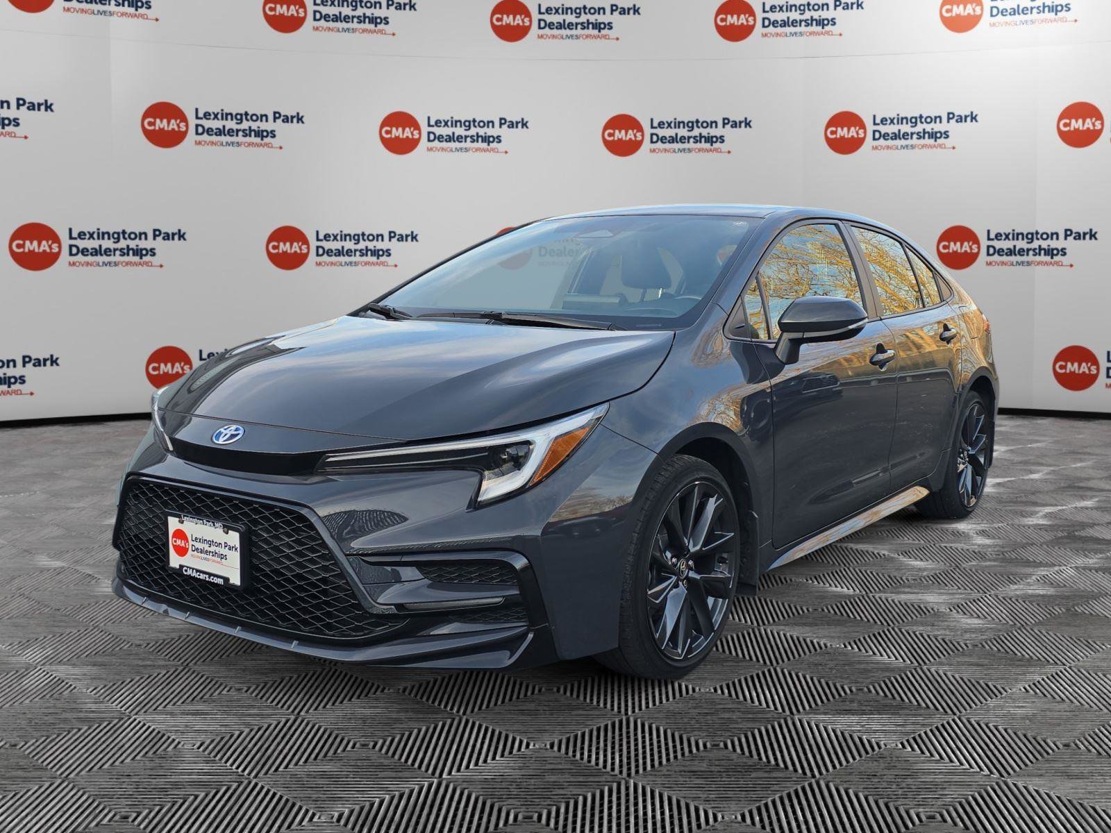 Used 2023 Toyota Corolla SE w/ Carpet Mat Package (TMS) image 3