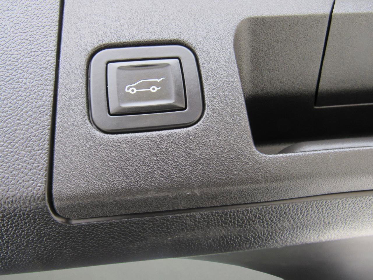 Used 2019 Cadillac XT4 Sport w/ Cold Weather Package image 39