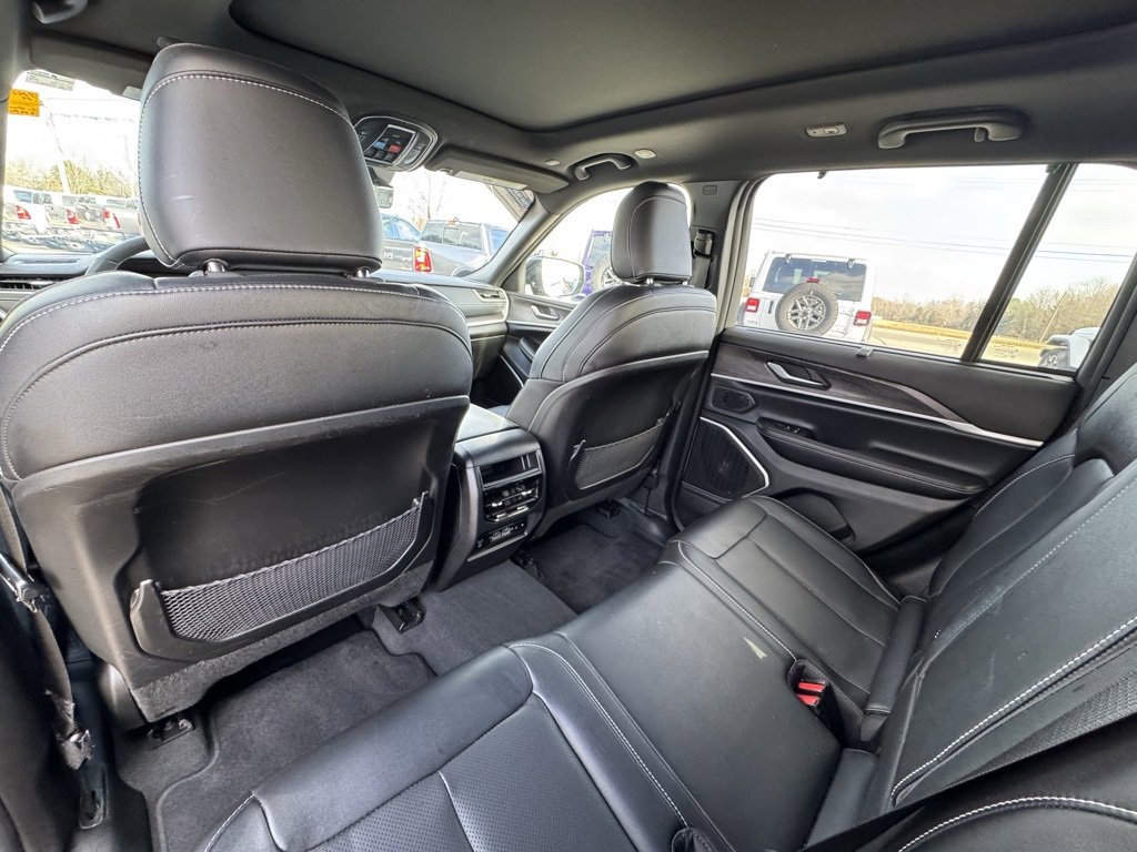 Used 2024 Jeep Grand Cherokee Limited w/ Luxury Tech Group II image 14