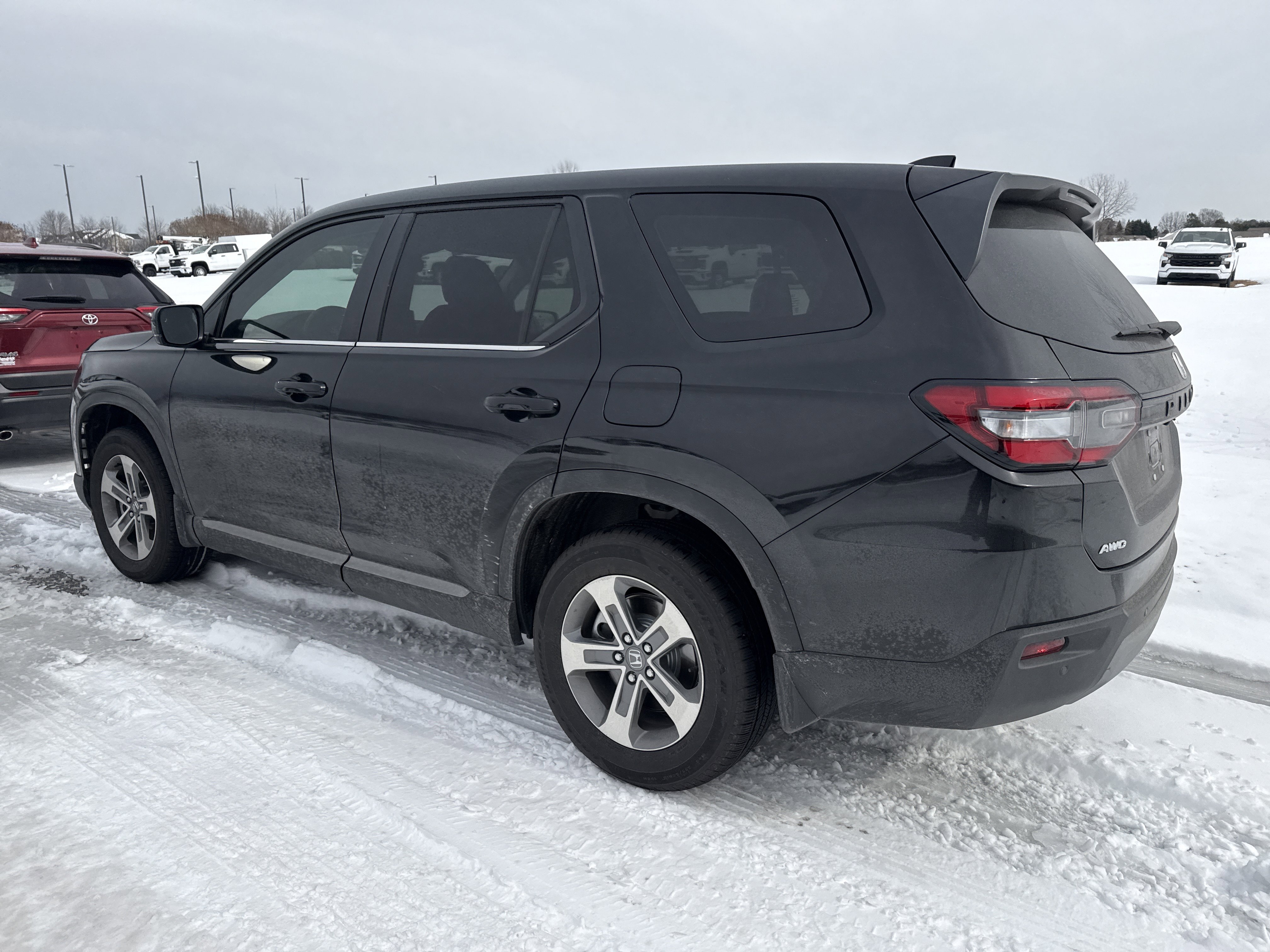 Used 2025 Honda Pilot EX-L image 8