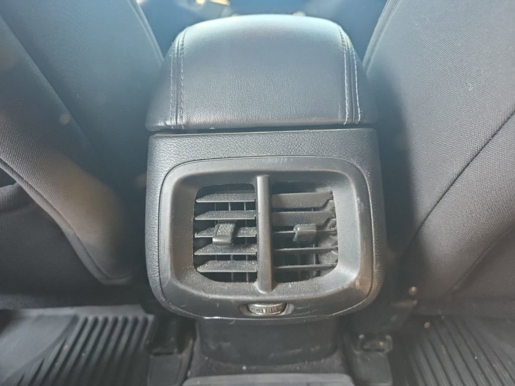 Used 2019 Jeep Cherokee Latitude w/ Popular Appearance Group image 17