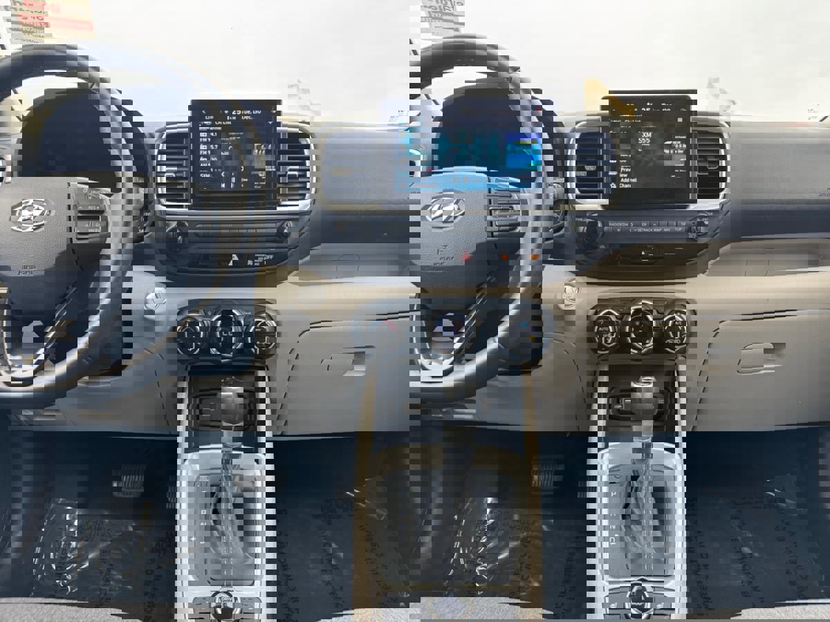 Used 2022 Hyundai Venue Limited image 15