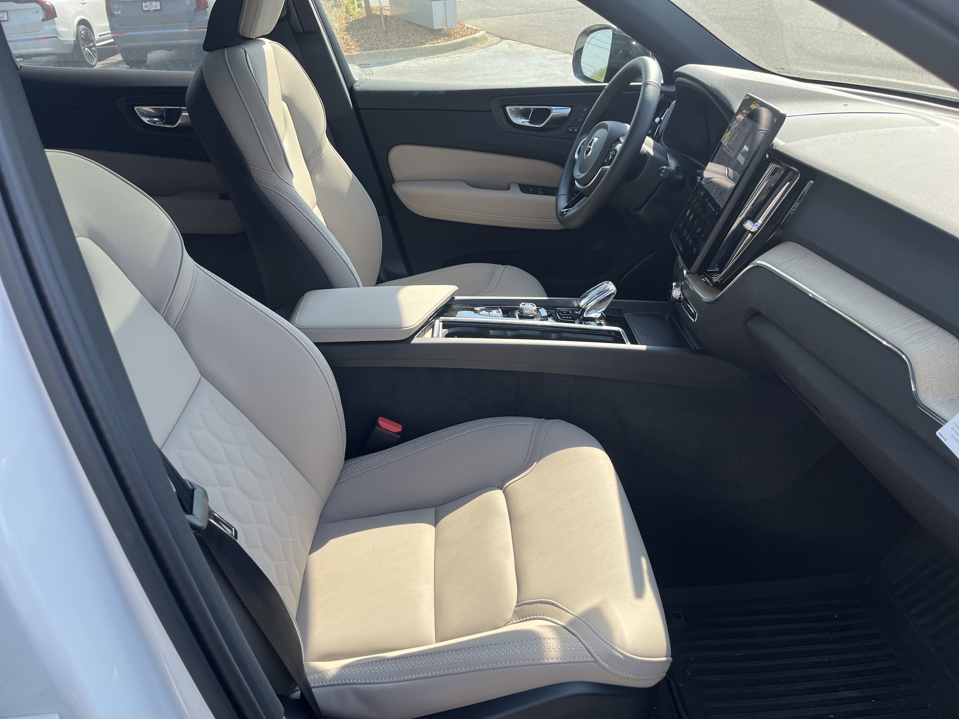 New 2026 Volvo XC60 B5 Plus w/ Protection Package Premier image 22