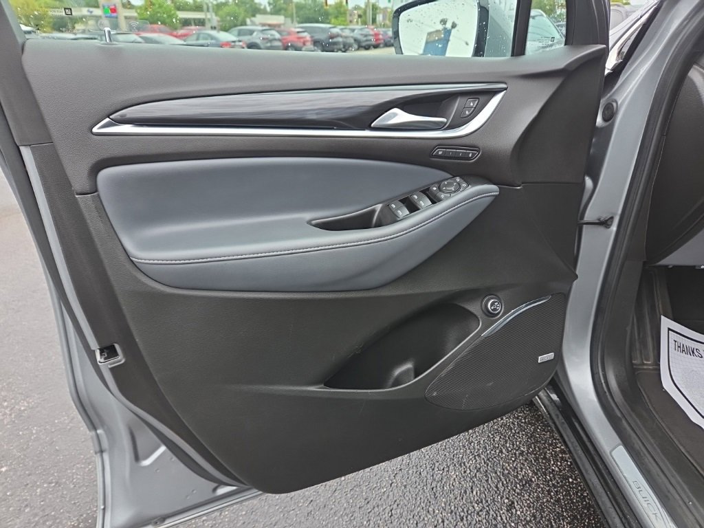 Used 2024 Buick Enclave Premium image 9