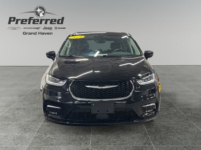 Used 2024 Chrysler Pacifica Touring-L image 11