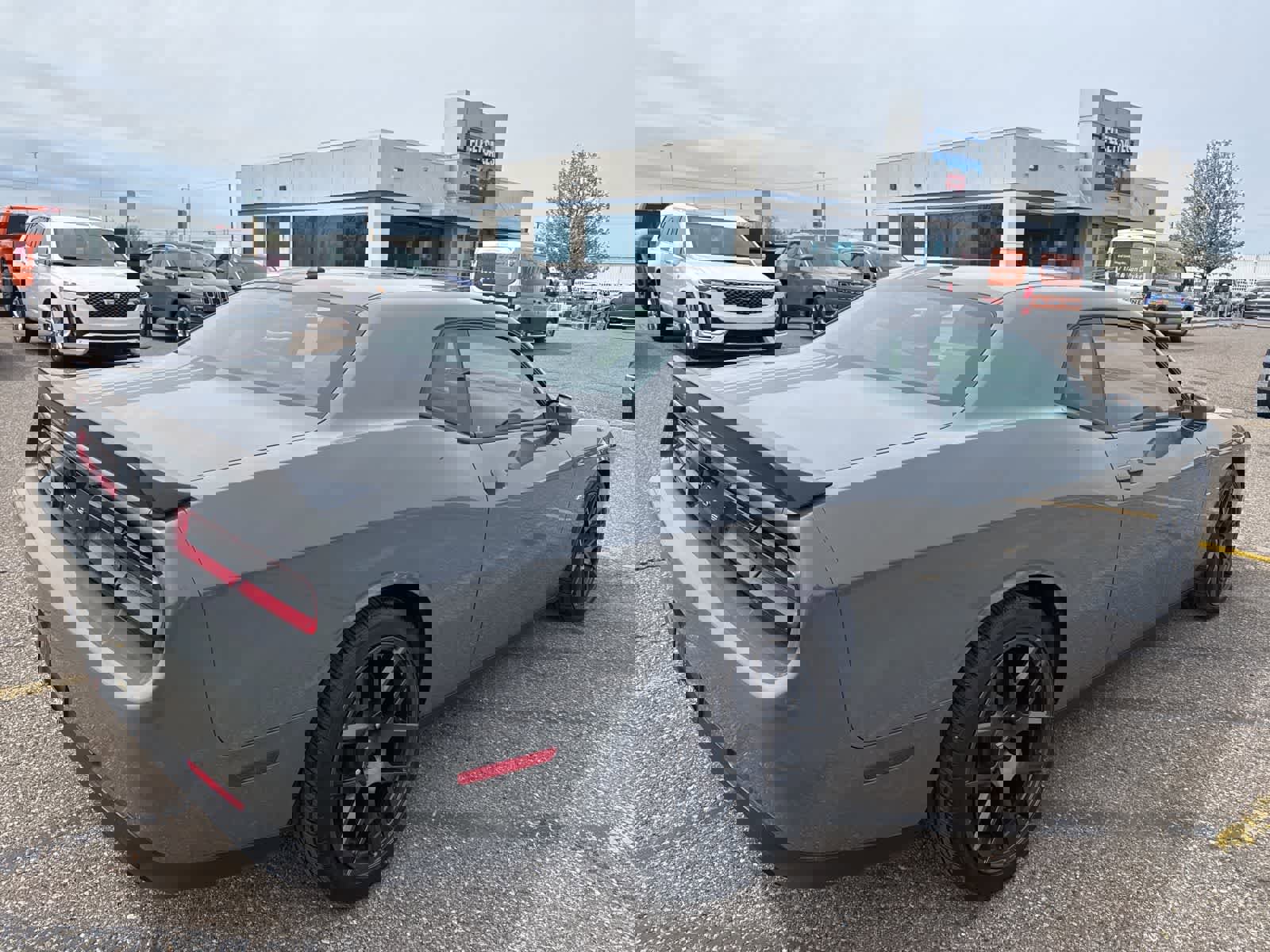 Used 2018 Dodge Challenger R/T RWD image 10