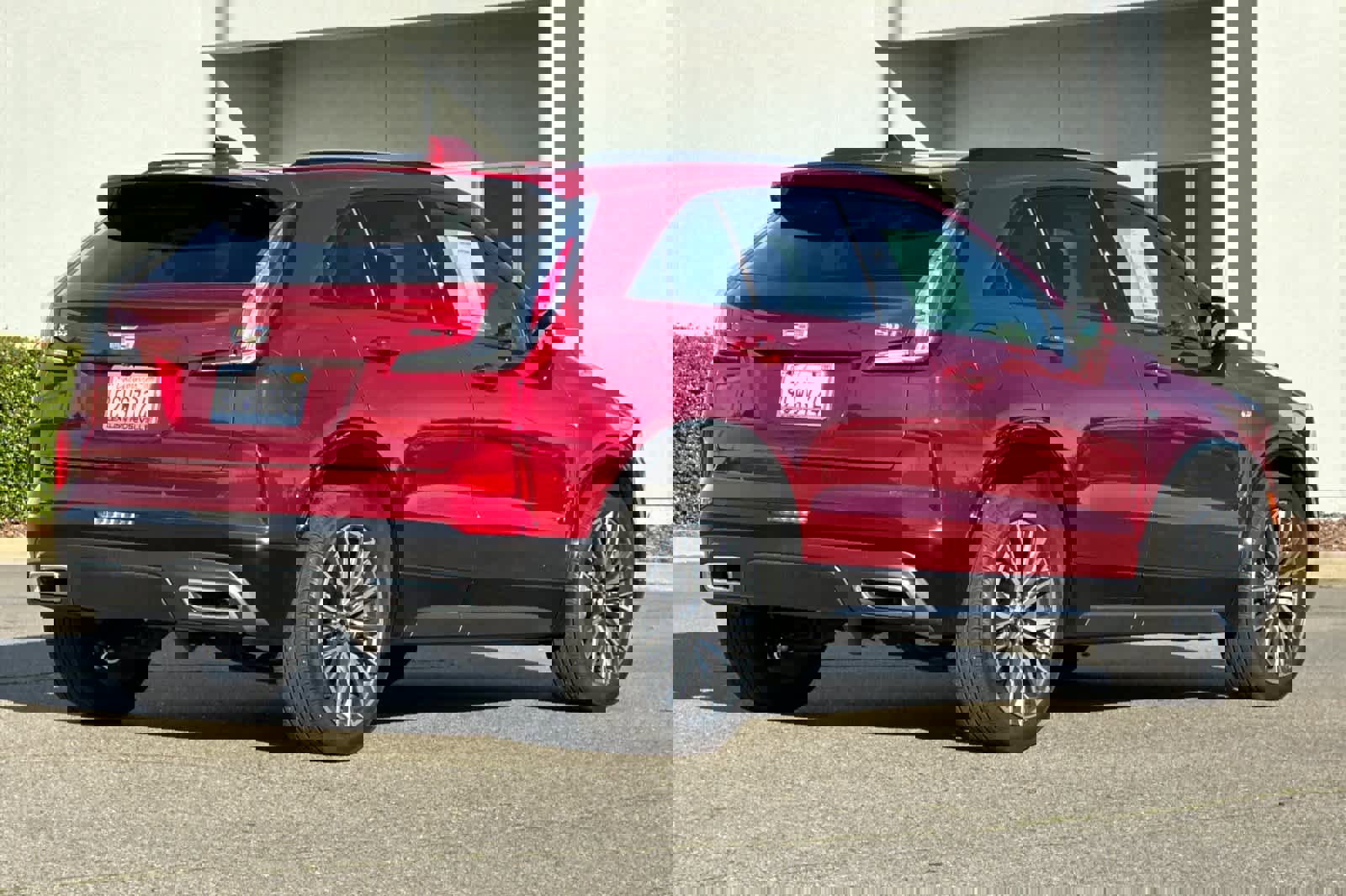 Used 2024 Cadillac XT4 Sport w/ Technology Package image 2