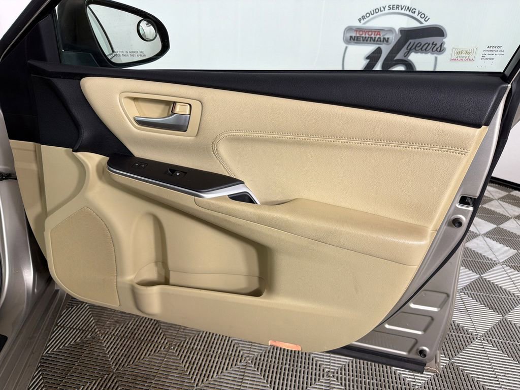 Used 2015 Toyota Camry XLE w/ Moonroof Package FWD image 15
