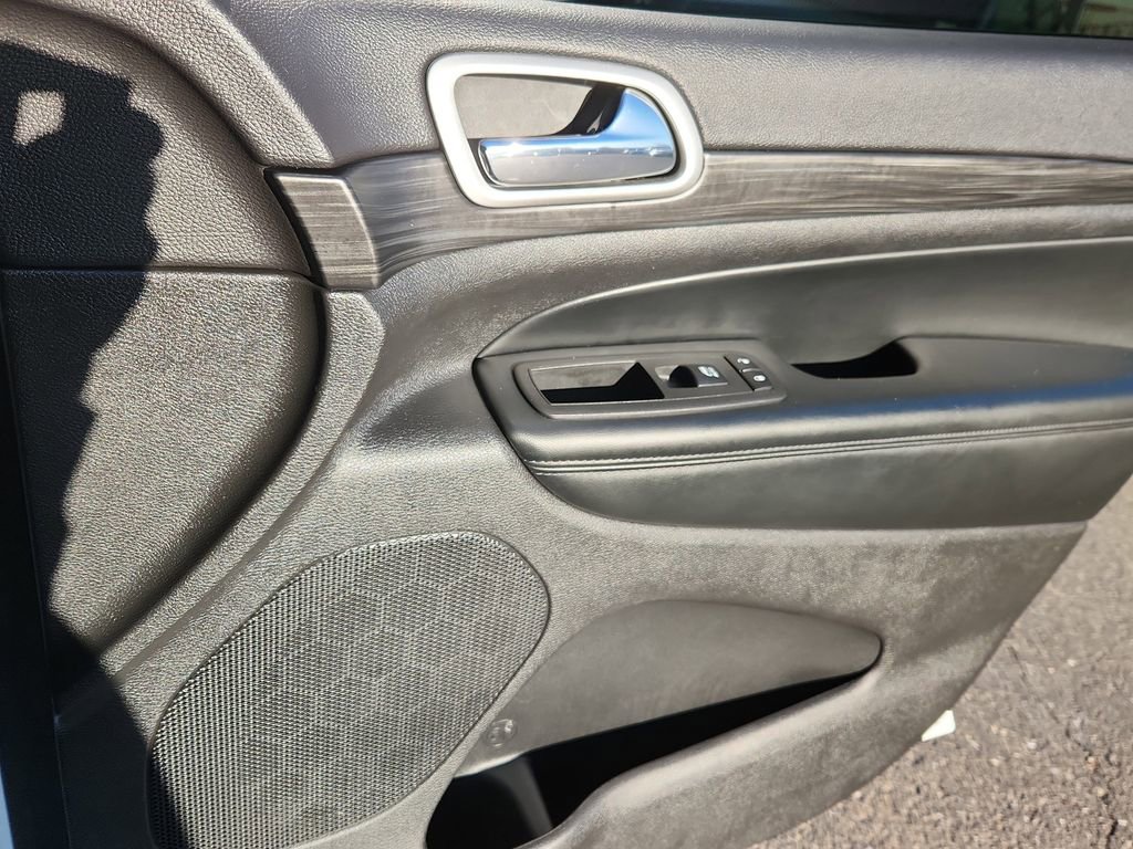 Used 2021 Jeep Grand Cherokee Laredo X image 13