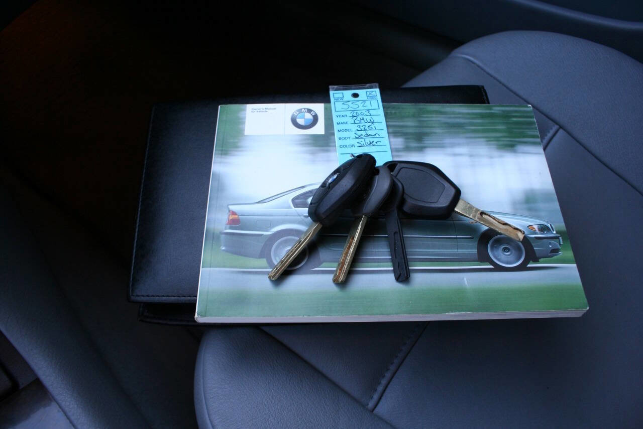 Used 2003 BMW 325i Sedan image 15