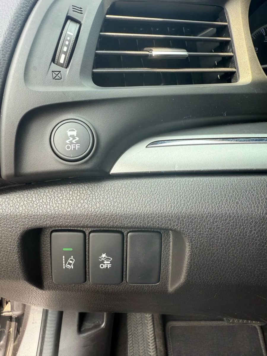 Used 2019 Acura ILX FWD image 16