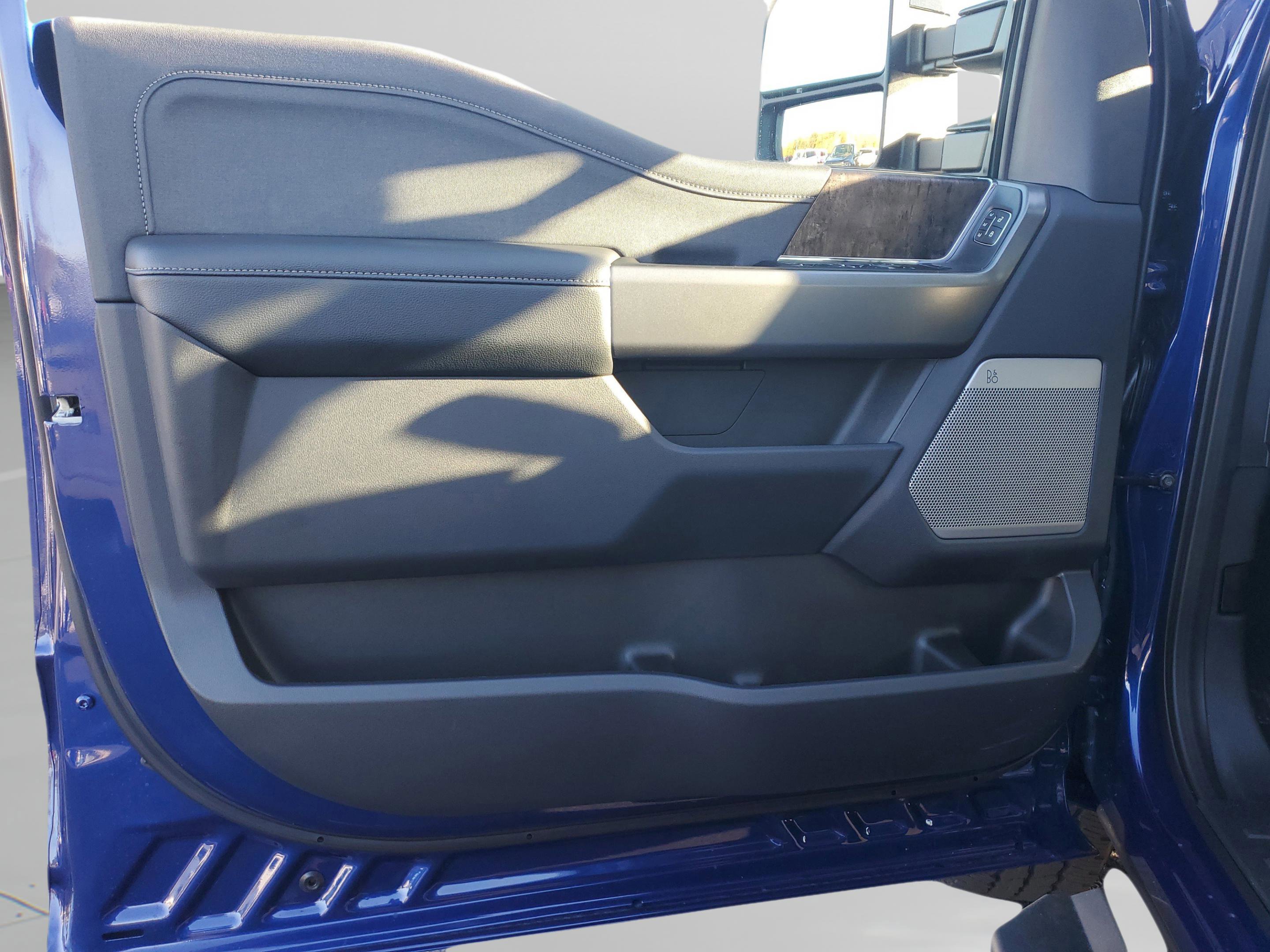 New 2026 Ford F250 Lariat w/ Black Appearance Package image 29