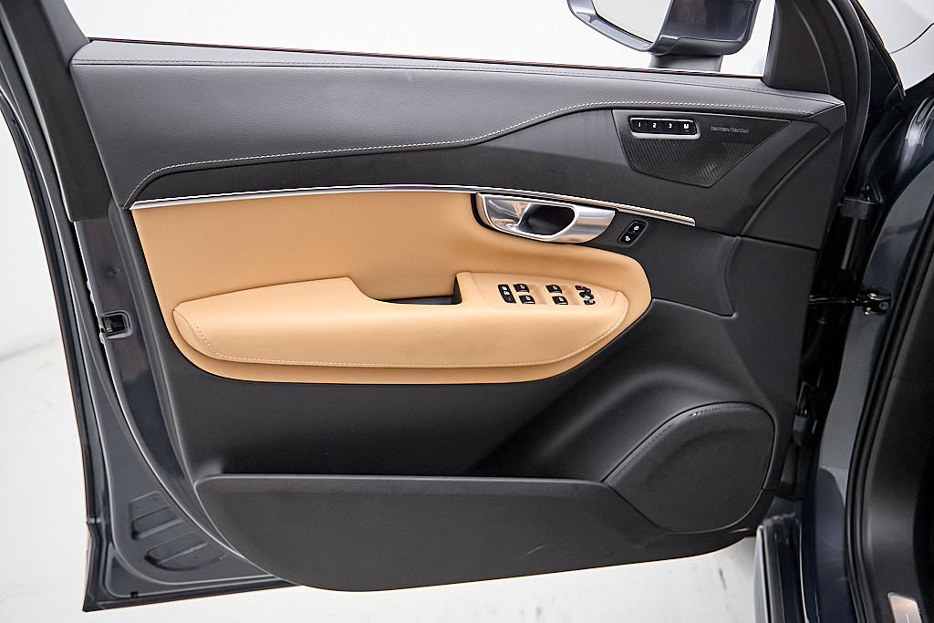 Certified 2024 Volvo XC90 T8 Ultimate AWD/4WD image 10
