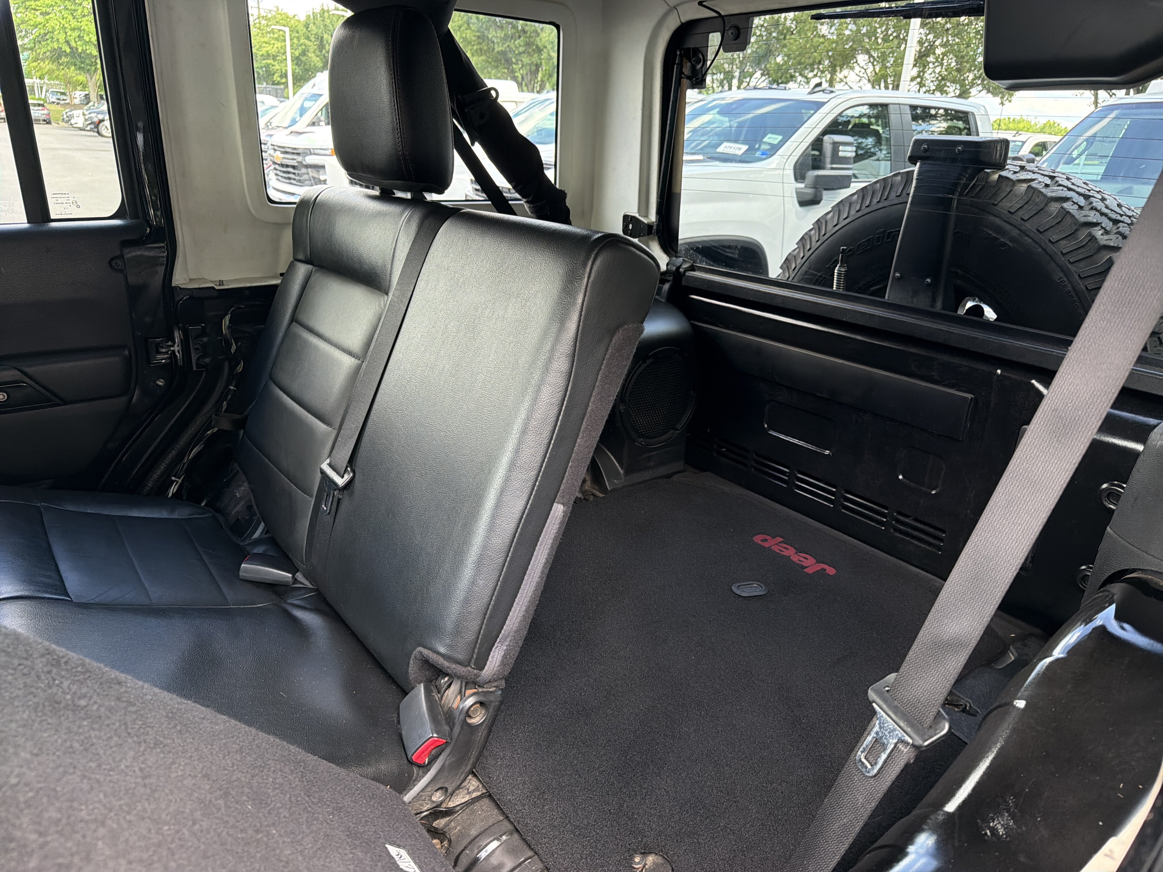 Used 2012 Jeep Wrangler Unlimited Sahara AWD/4WD image 33