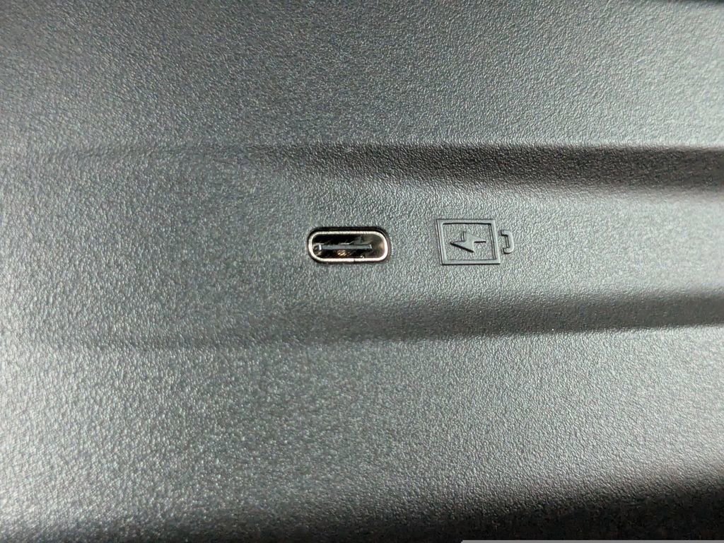 New 2025 Volvo EX90 Plus image 25