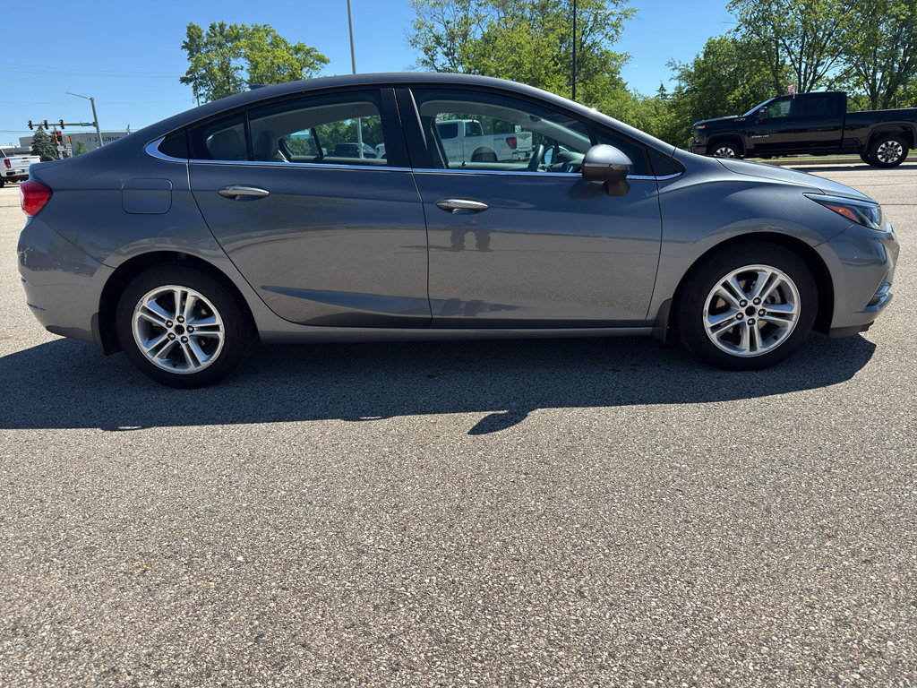 Used 2018 Chevrolet Cruze LT w/ Convenience Package FWD image 5