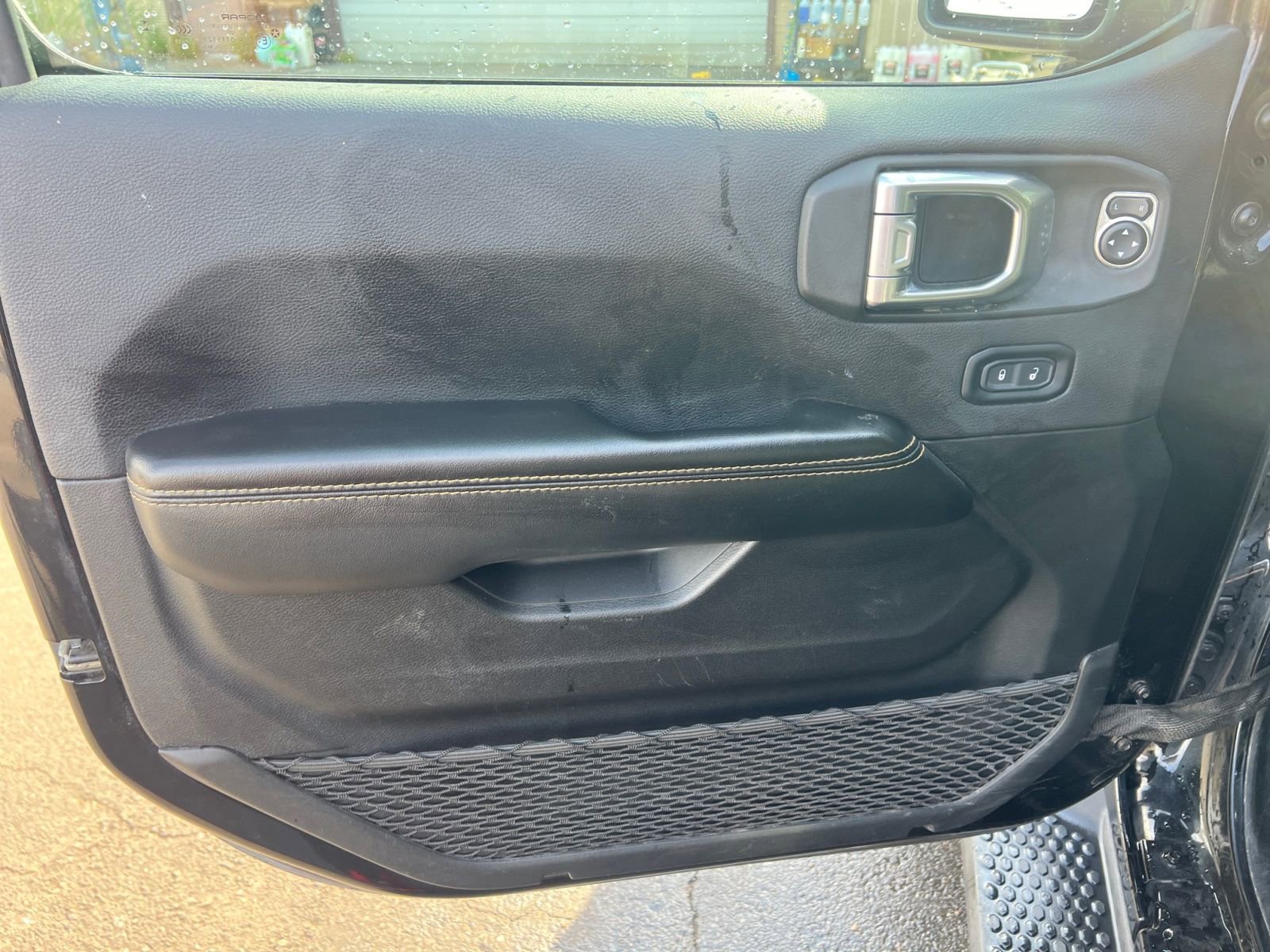 Used 2024 Jeep Wrangler Sahara image 19