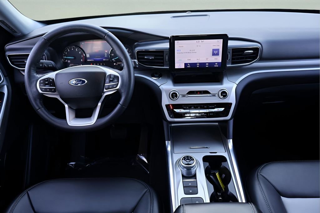 Used 2022 Ford Explorer XLT w/ Equipment Group 202A image 11