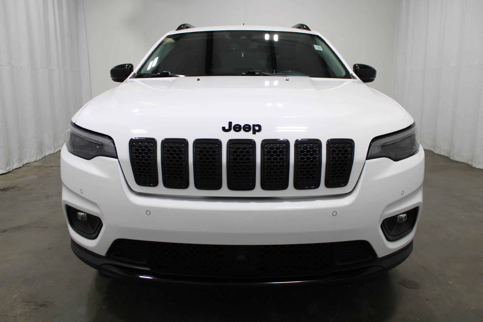 Used 2023 Jeep Cherokee Altitude Lux AWD/4WD image 3